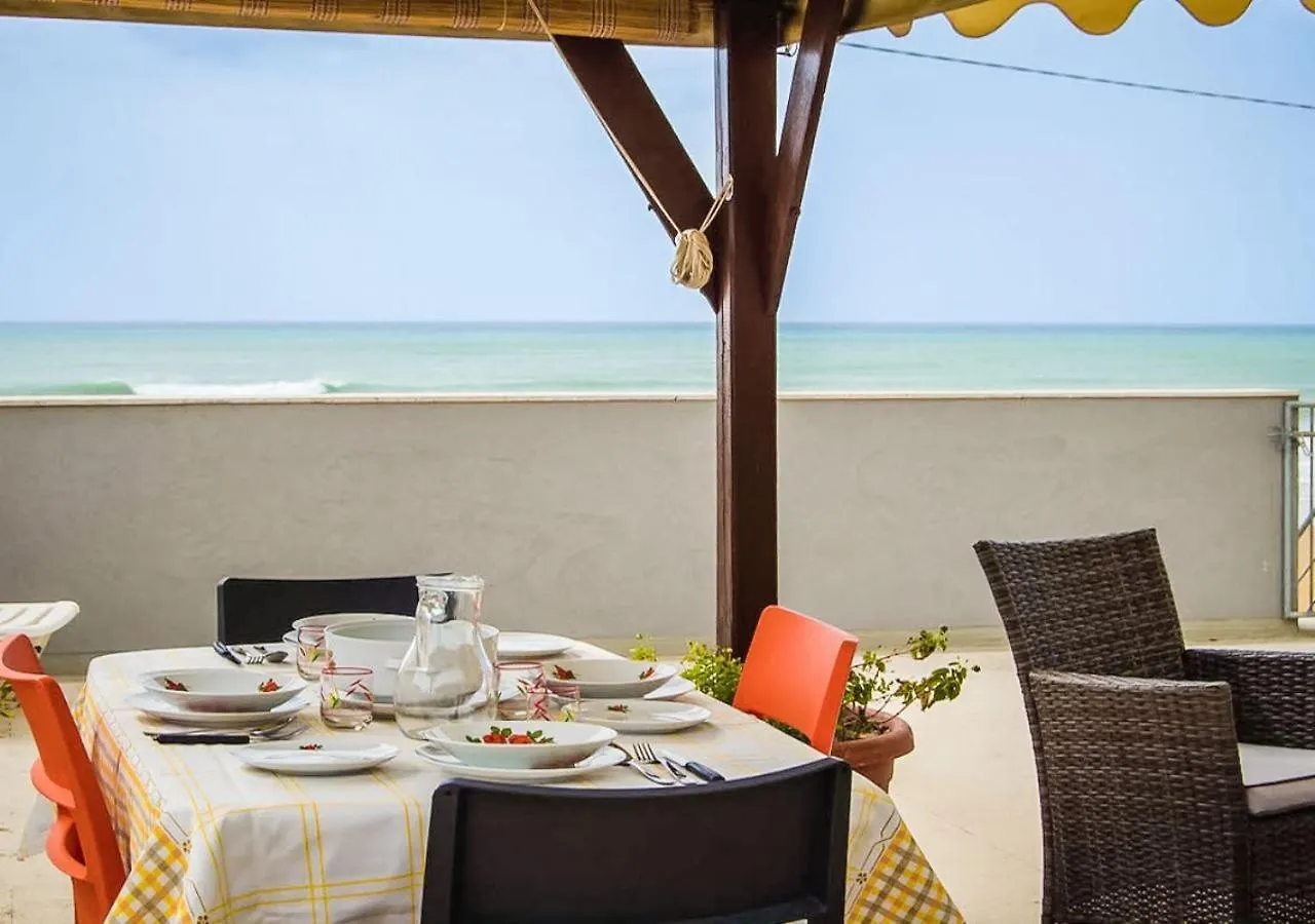 Дом отдыха Arisa -Terrazza Privata 60 Mq Sulla Spiaggia Донналуката