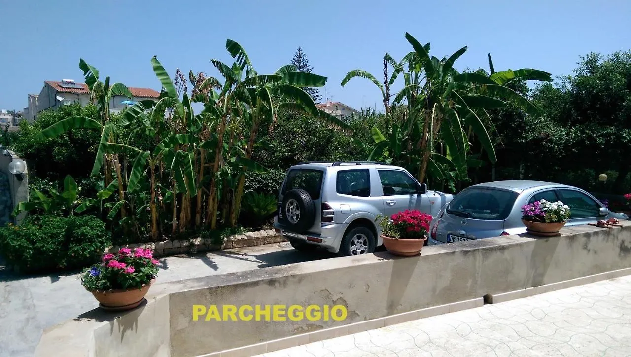 Arisa -Terrazza Privata 60 Mq Sulla Spiaggia Donnalucata  Holiday home